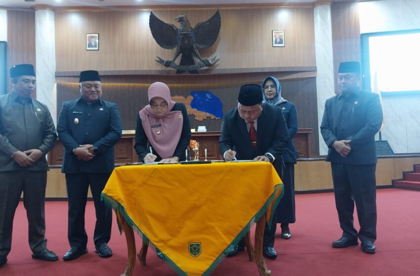 Bulat, Seluruh Fraksi Setujui Raperda APBD-P dan RPJPD Disahkan