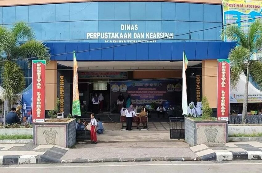 Dispusip Berau Minta Maaf ke Novelis Tere Liye