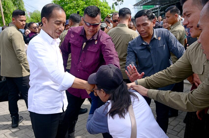 Jokowi Kunjungi Berau, Warga Antusias Terobos Pengamanan