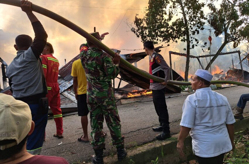 Diduga Akibat Bocornya Gas, 4 Rumah di Pandan Wangi Hangus Dilahap Api