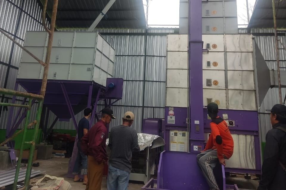 Terima Mesin Pengering Padi, Pasca Panen Buyung-Buyung Diharapkan Lebih Singkat