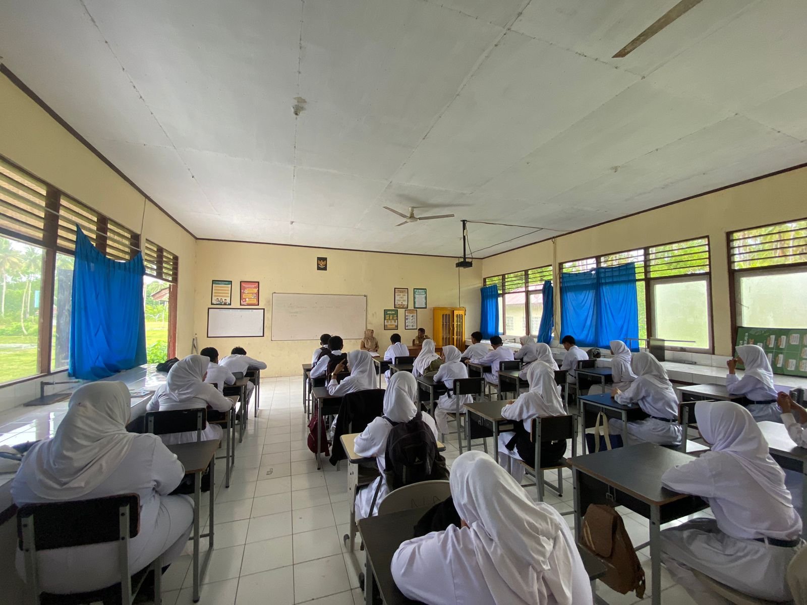 Gerbang SMPN 01 Biduk-Biduk Disegel, Disdik Pastikan KBM Tetap Berjalan