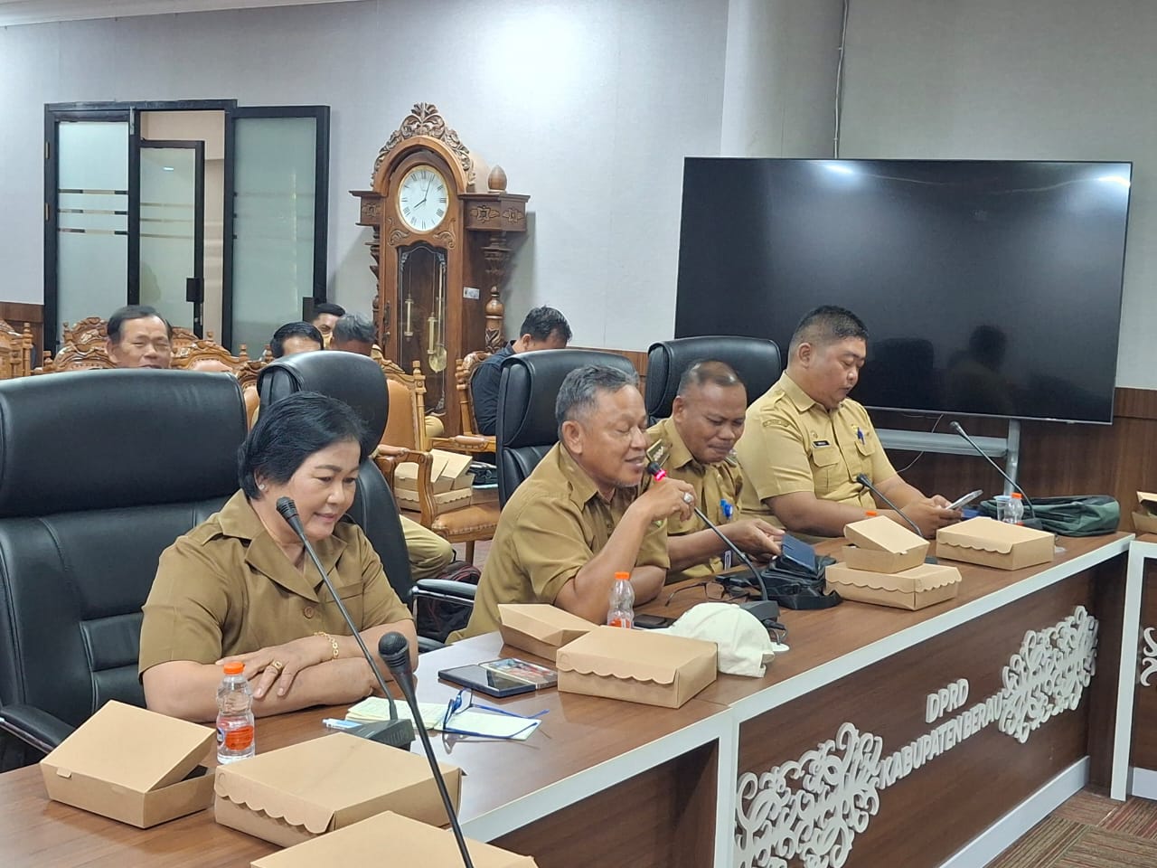 Bahas Kebun Warga “Disegel” Satgas PKH, Komisi II Gelar RDP