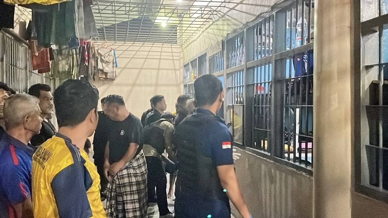 Deteksi Gangguan Keamanan, Rutan Kelas IIB Tanjung Redeb Gelar Razia Kamar Hunian