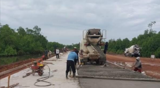 Fokus Konektivitas, DPUPR Berau Lanjutkan Proyek Jalan Akses Pelabuhan Mantaritip