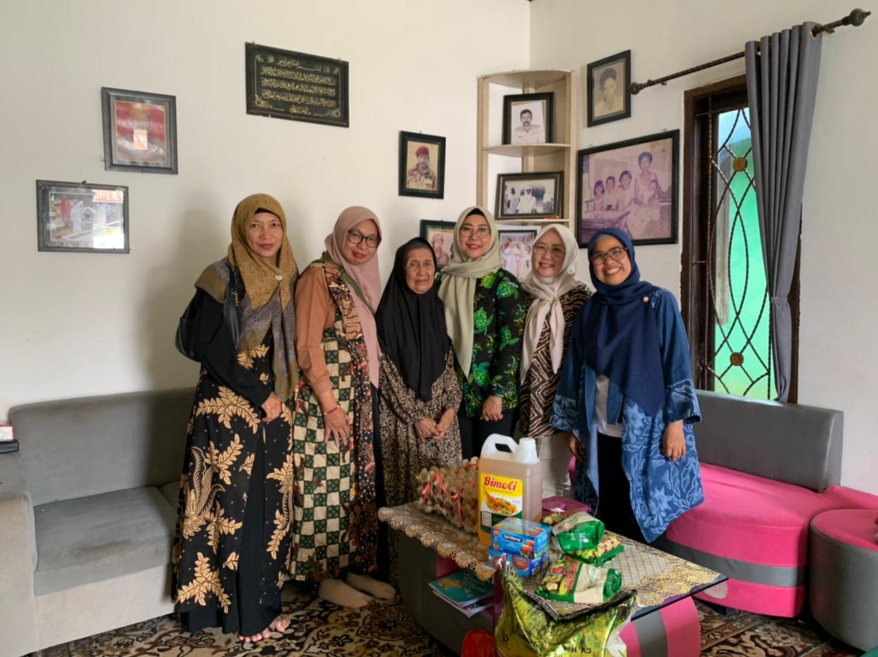 Apresiasi Tulus, Karyawati Berau Coal Sapa Janda Pejuang Bangsa