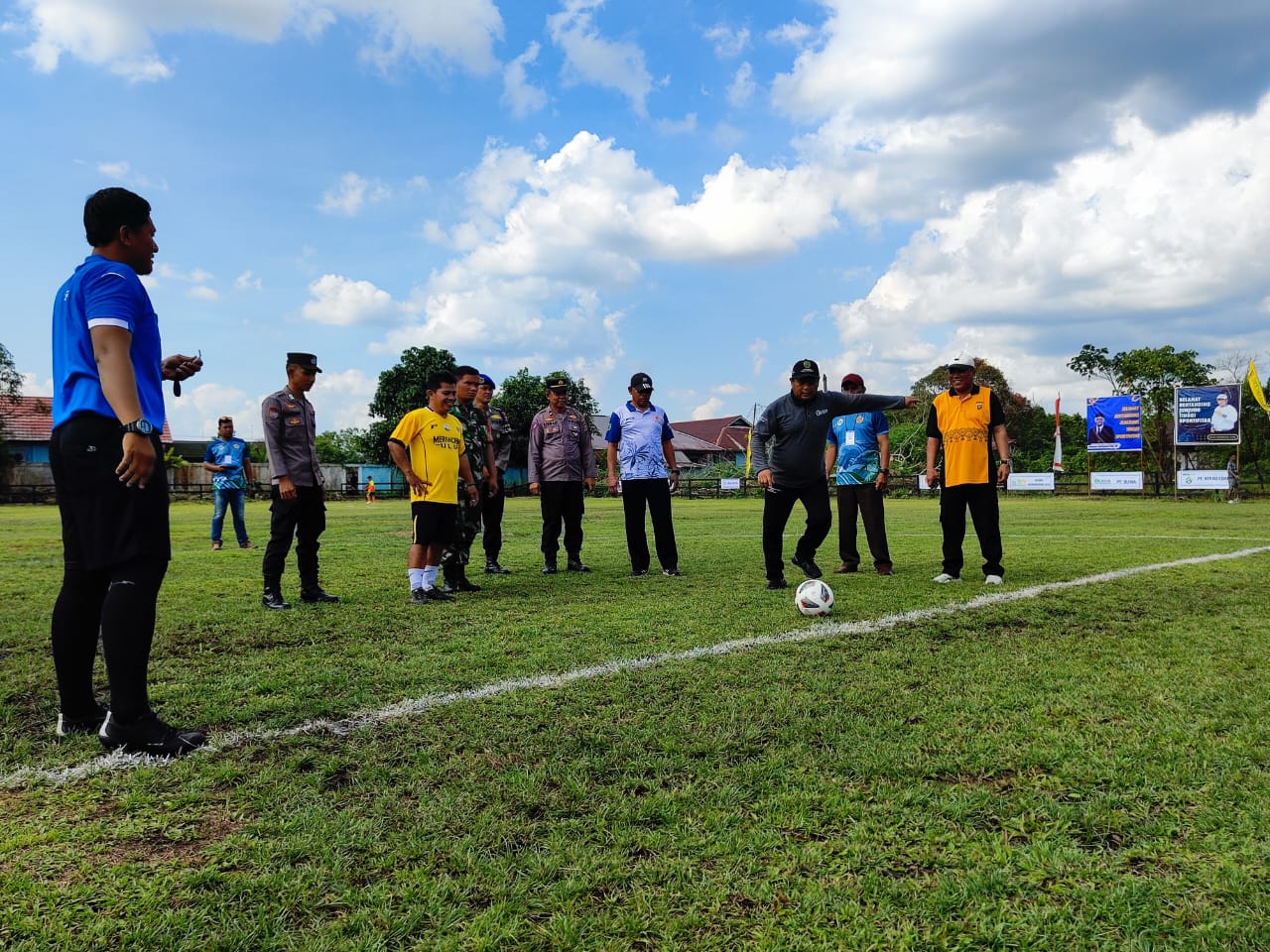 Lapangan Sepak Bola Pintu Masuk Pariwisata dan UMKM