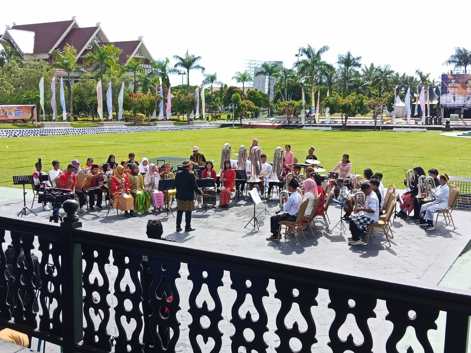 Hari Guru Nasional 2025 di Kutim Penuh Makna, Bupati Ardiansyah Tegaskan Keabadian Hubungan Guru dan Murid