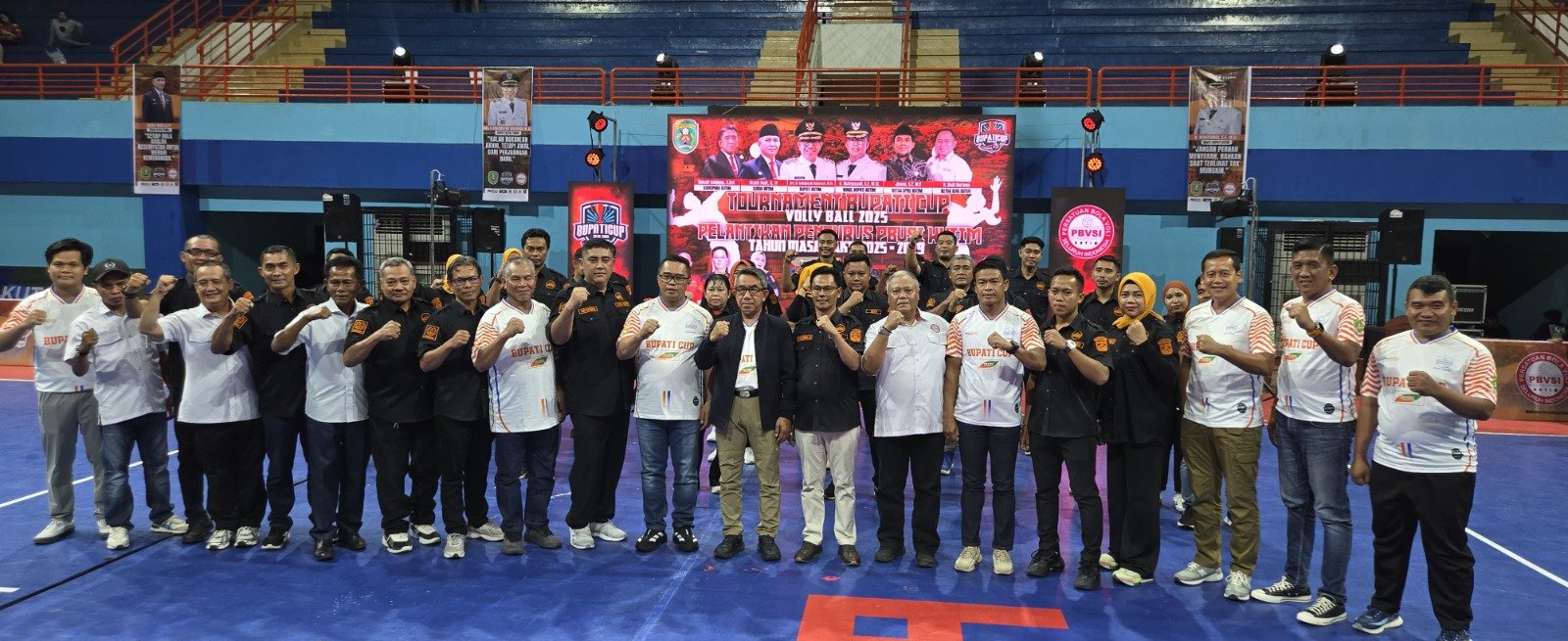 Bupati Cup Open Volly Ball 2025 Resmi Dibuka, GOR Kudungga Jadi Pusat Perhatian Malam Ini