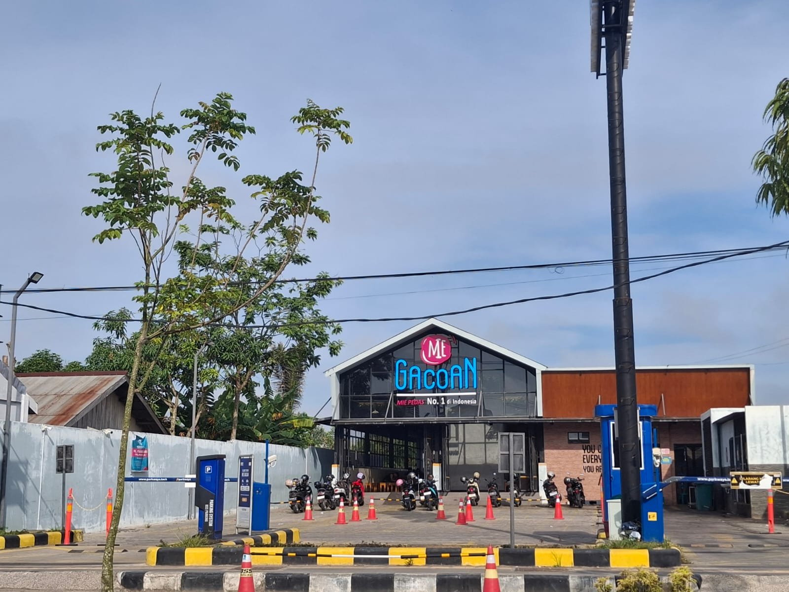 Dilema Mie Gacoan: Besar Pemasukan, Minim Ketaatan