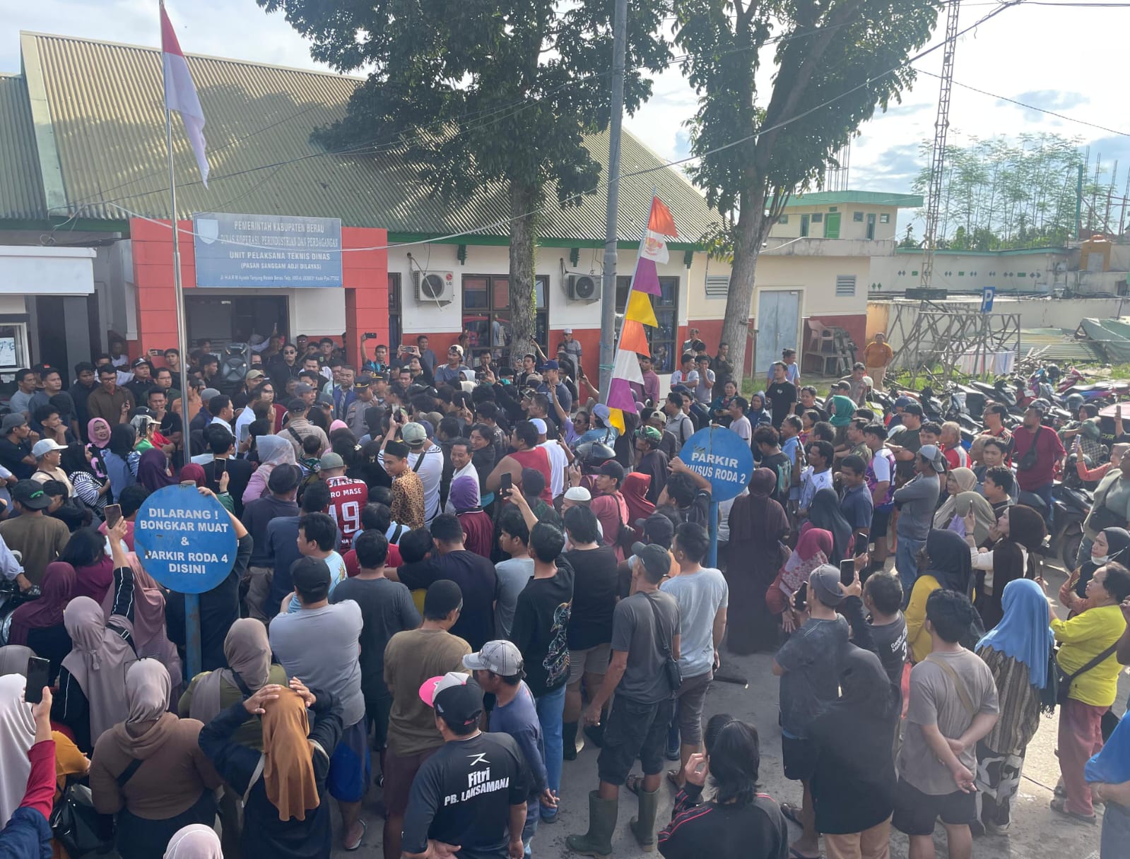 Portal Pasar SAD Dirusak Massa Aksi, Pemkab Resmi Laporkan ke Polres Berau