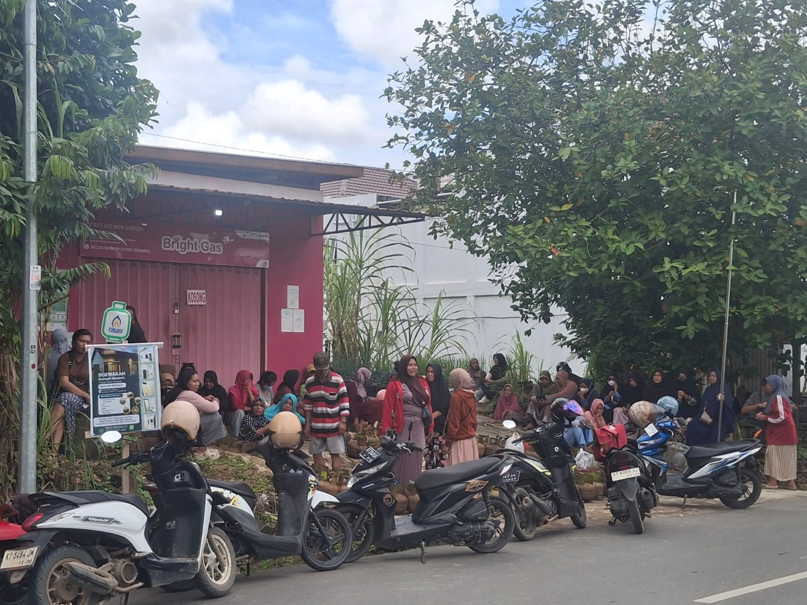 Antrean Gas Melon Terjadi Lagi, Keterlambatan Kapal Jadi Kendala Distribusi