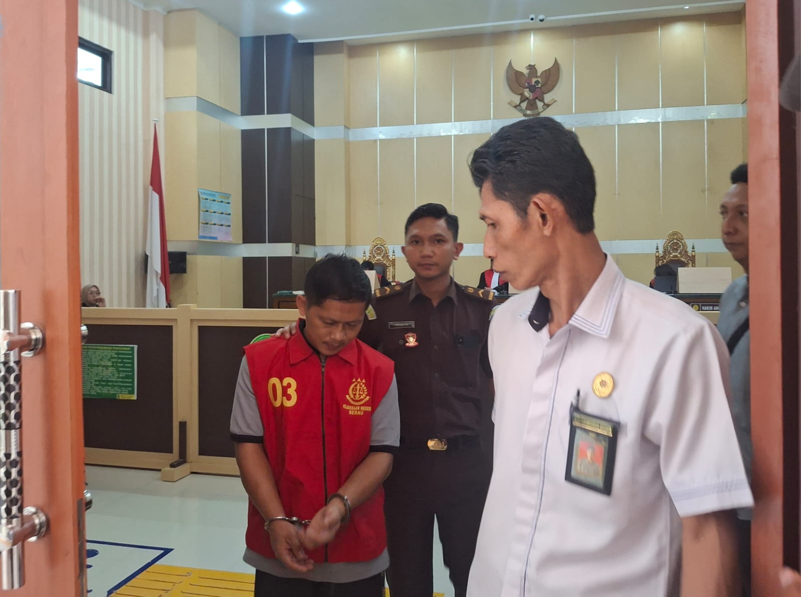 Julius Terdakwa Pembunuh Istri-Anak di Berau Divonis Mati dengan Percobaan 10 Tahun