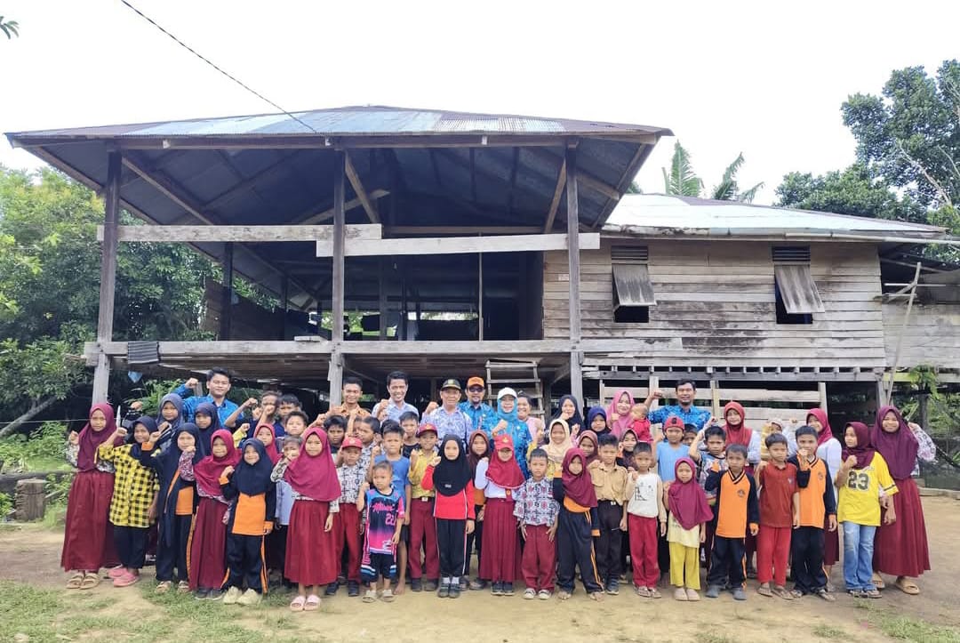 Potret Buram SD Filial Biatan Ilir, Siswa Belajar di Kolong Rumah Warga