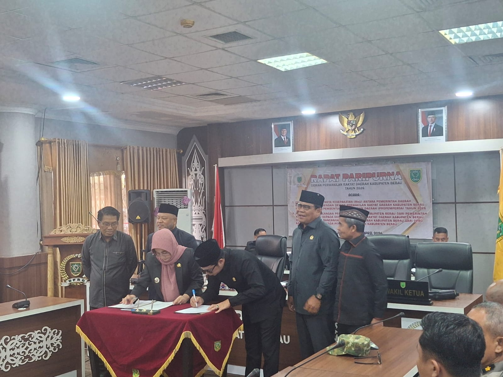 Delapan Raperda Diusulkan dalam Paripurna, Masyarakat Hukum Adat dan BUMK Jadi Inisiatif DPRD