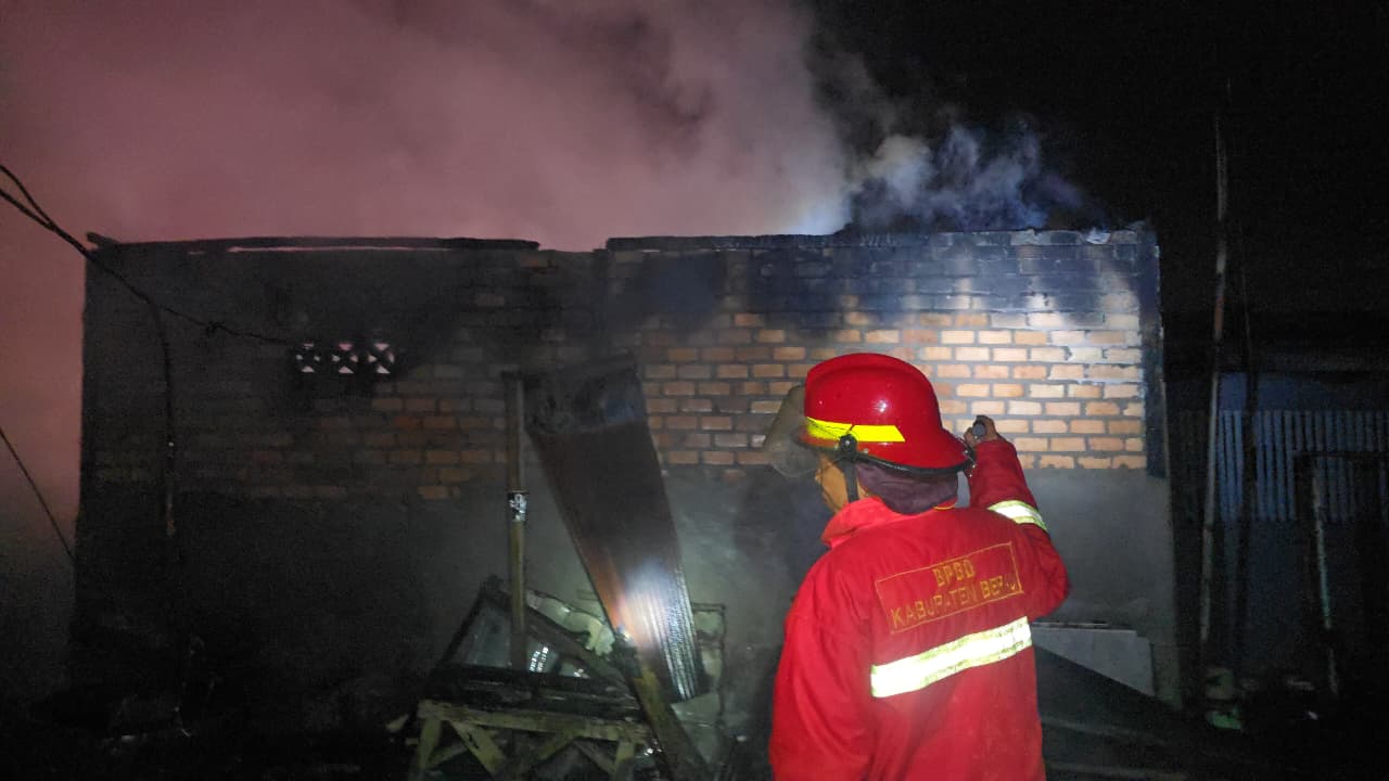 Diduga Korsleting Listrik, Kantor PT Tumbu Surya di Berau Ludes Dilahap Api