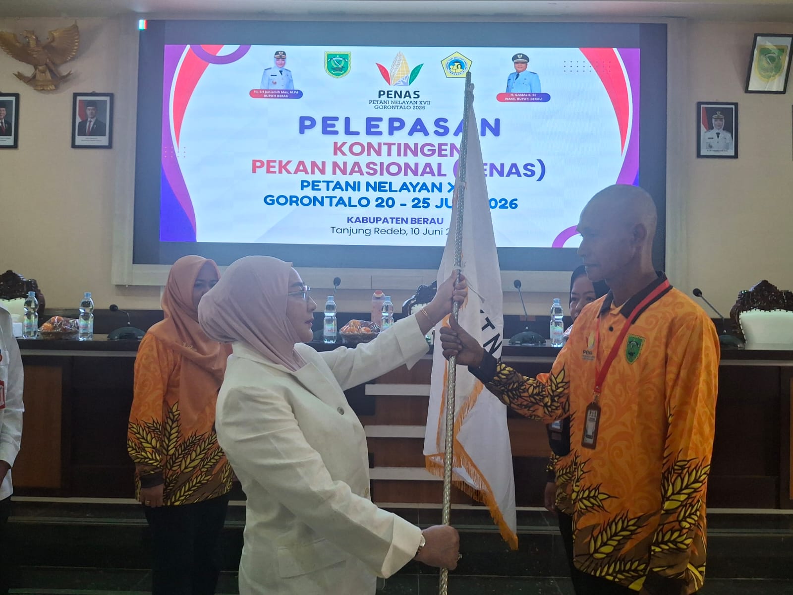 Lepas Kontingen Penas Berau ke Gorontalo, Bupati Minta Petani – Nelayan Bawa Perubahan untuk Berau